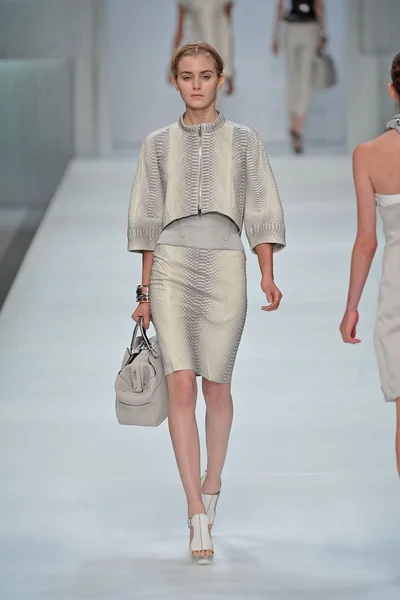 Look 18
